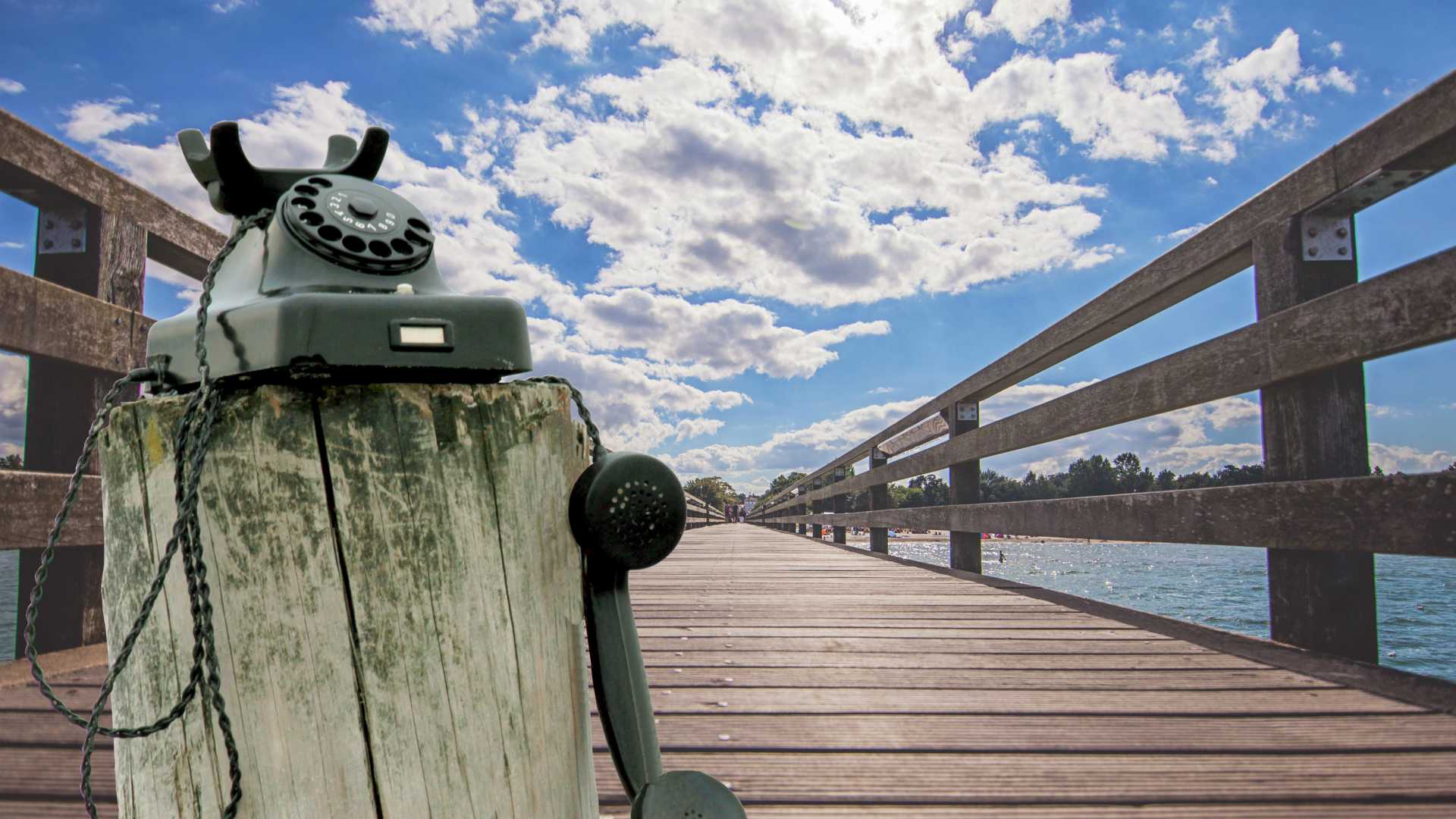 phone off the hook on a dock