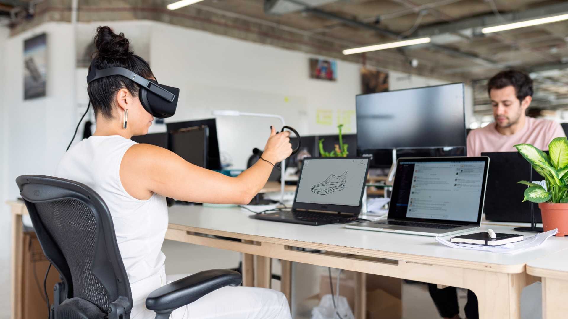 Integrating Virtual Reality for a Blended Learning Approach